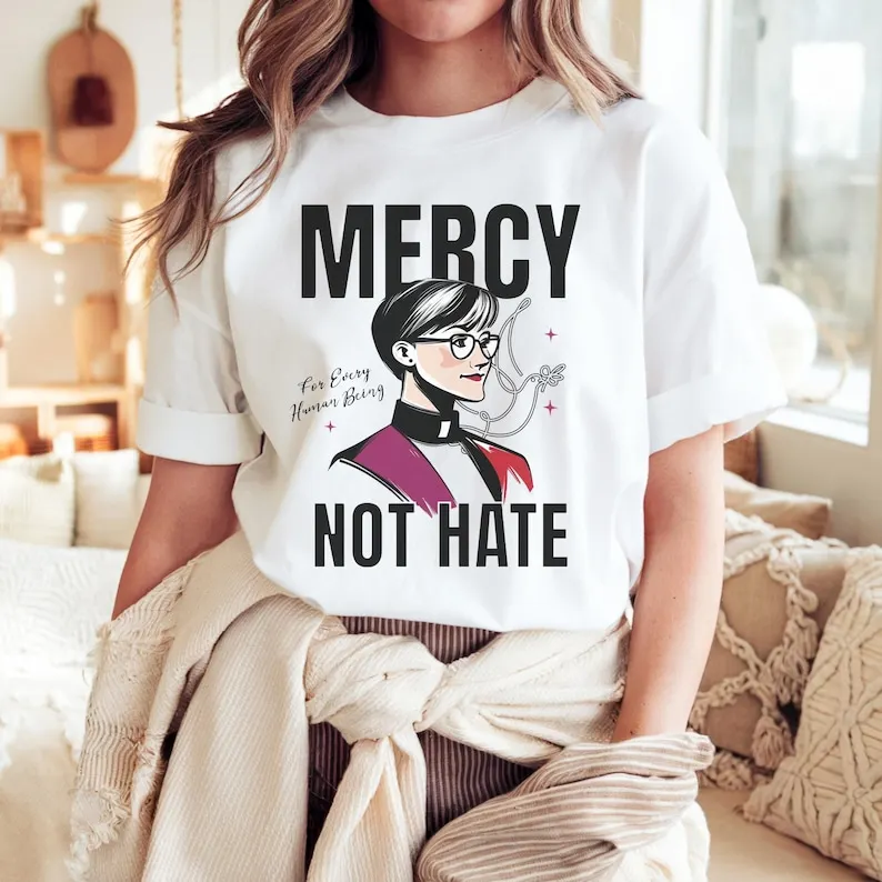 Camiseta Bishop Budde Have Mercy, Misericordia y Grace, Divina Misericordia, Habla la verdad al poder, feminista, sin embargo, ella persistas