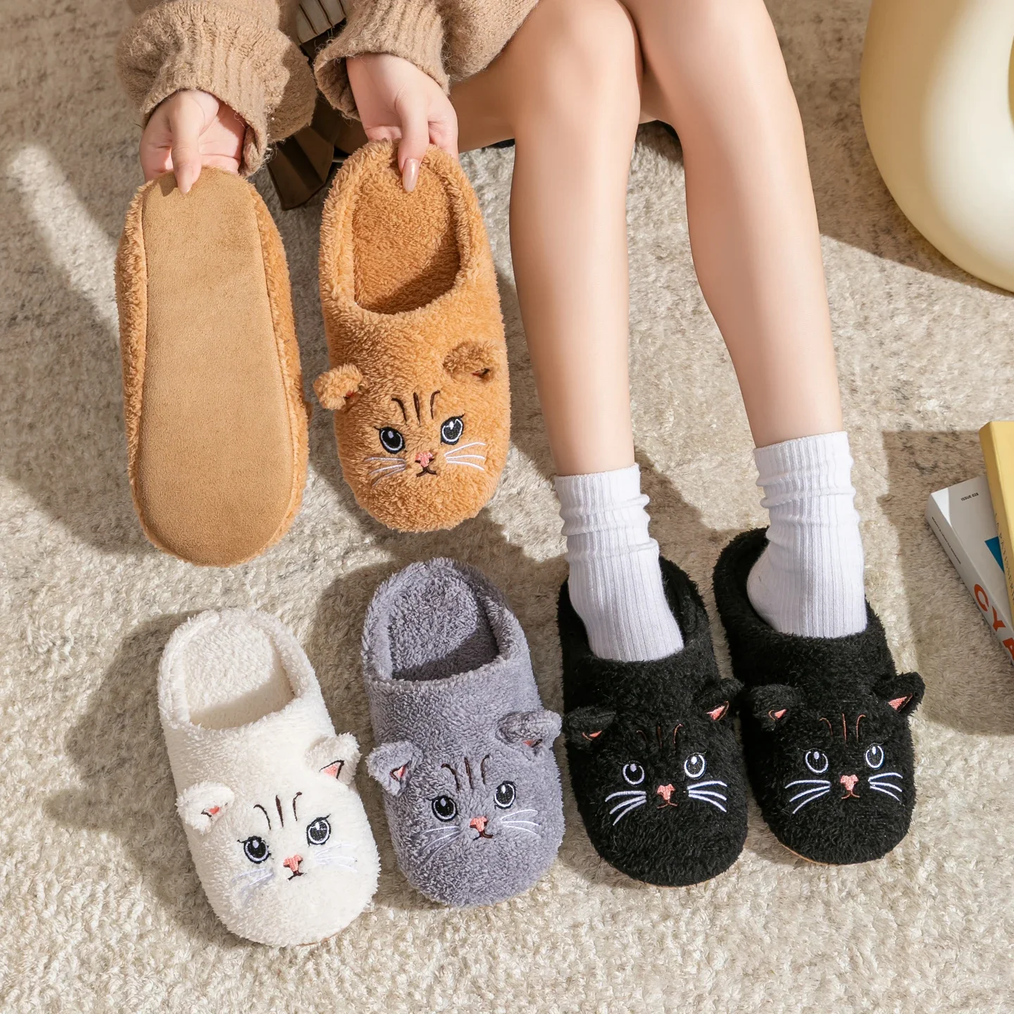 

Cute Cat Design Plush Ladies Slippers Autumn And Winter Indoor Floor Non-Slip Soft Bottom Comfortable Warm Home Shoes for Unisex