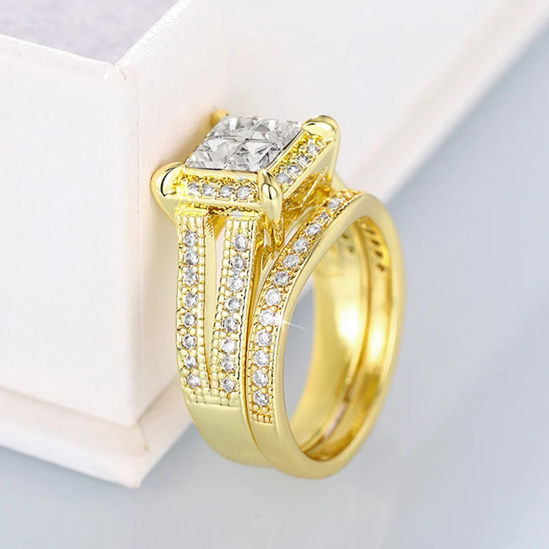 Huitan 2Pcs Set Gold Farbe Prinzessin CZ Ringe für Frauen Hochzeit Engagement Party Moderne Modische Weibliche Schmuck Drop verschiffen