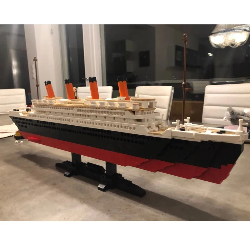 Titanic RMS Movie Famous Ship Boat 3D Figures Romantic Love Building Blocks mattoni Jack e Rose Christmas Birthday Gift Toys