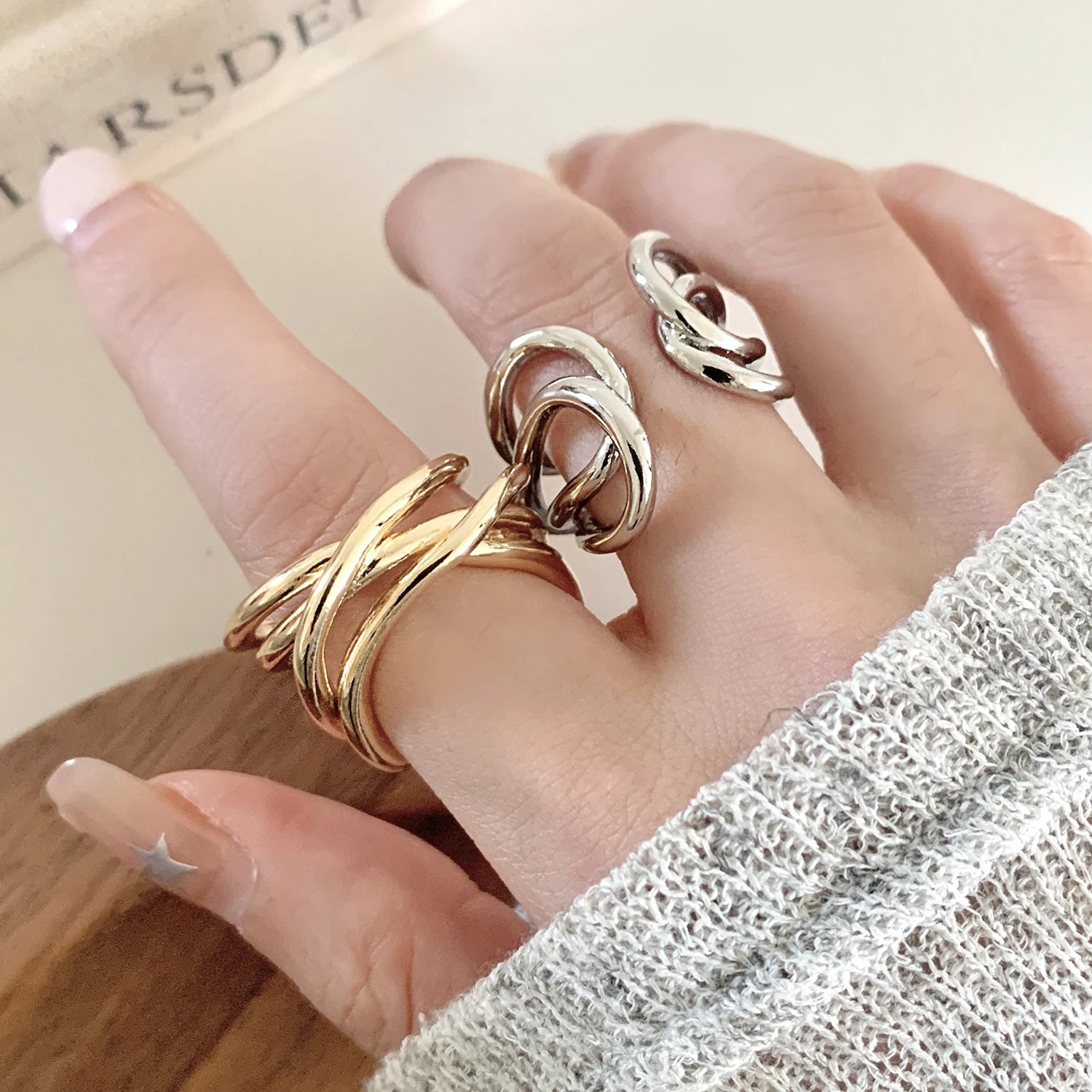 

Модные экстравагантные кольца для женщин: роскошные, с уникальным открытым дизайном, в стиле звезд, луны, облаков и космоса.