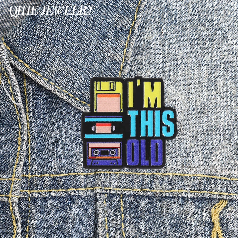 Vintage Digital-Disk-CD-Kassetten-Emaille-Pin im 90er-Jahre-Retro-Stil – Floppy-Disk-CD-Kassetten-Brosche für Taschen, Hüte und als Schmuck-Abzeichen