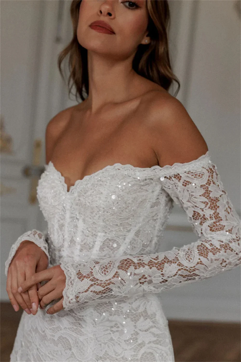 Abiti da sposa corti/mini sexy con spalle scoperte maniche lunghe in pizzo applique su misura bianchi formali da sposa 2024