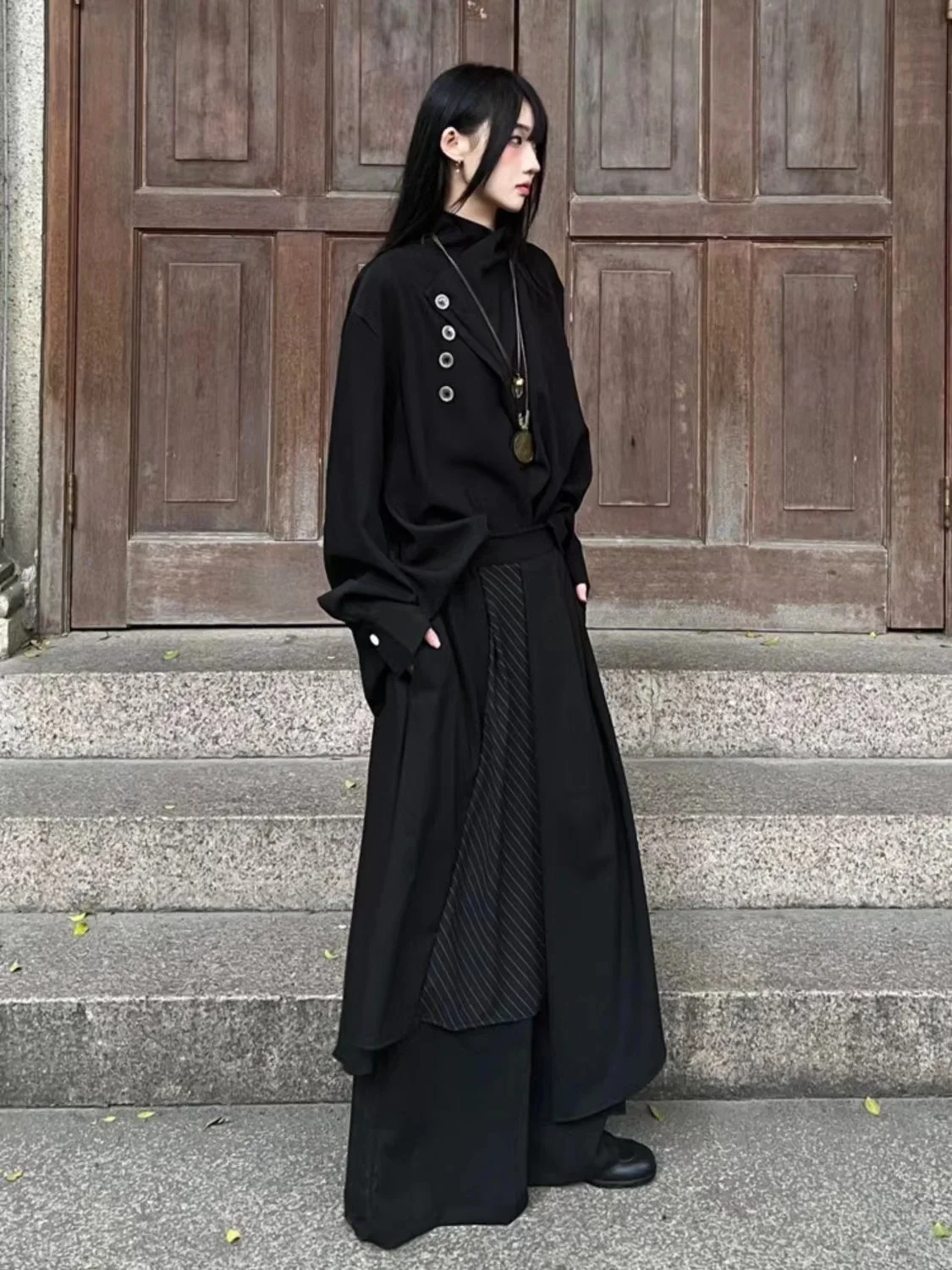 السراويل زي القوطية الظلام سلسلة المتخصصة أزياء الفتيان الفتيات الملابس 2025 جديد النمط الصيني بدلة سوداء الرجال وهمية قطعتين تنورة