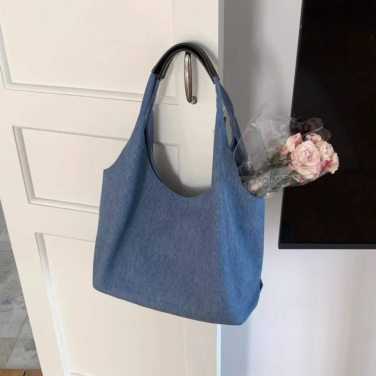 

Стильная джинсовая монохромная сумка большой вместимости, легкая сумка через плечо с монограммой