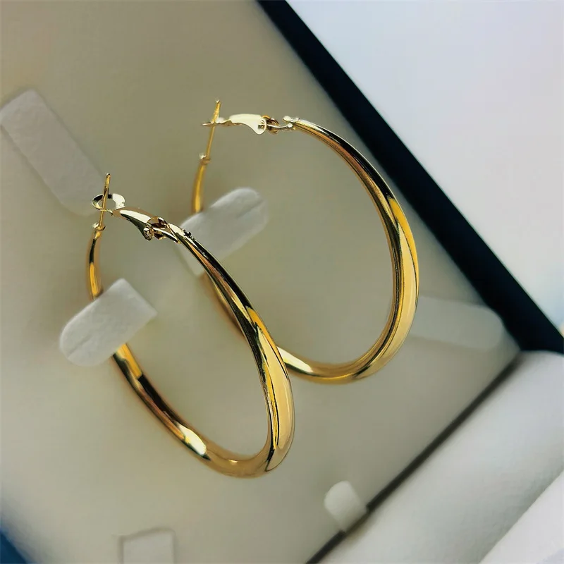 2025 New Women's Gold color Large Hoop Earrings (one Pair) Simple Smooth Geometric Round Earrings Stylish Everyday Accessories