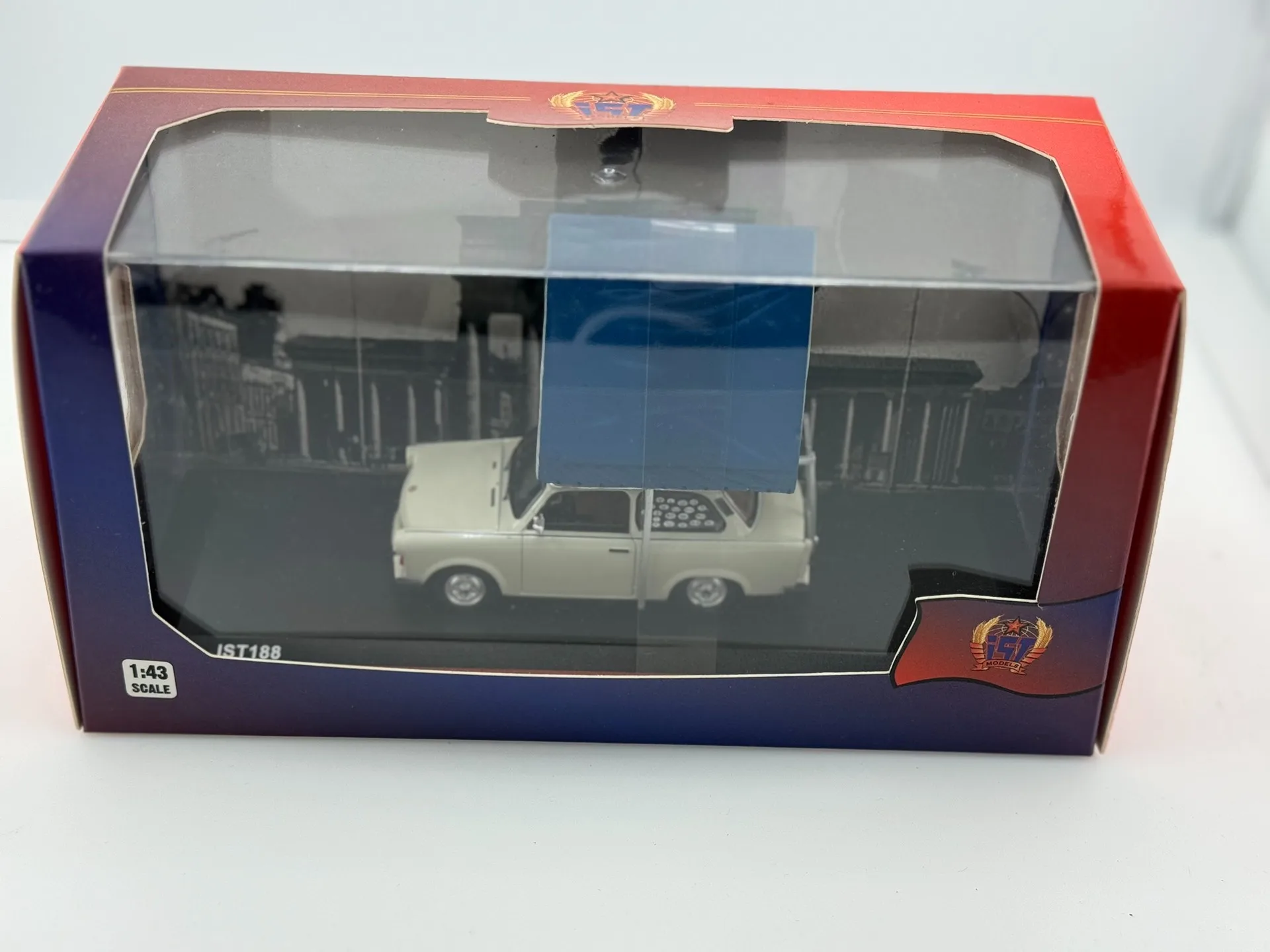 

Литой под давлением IST масштаб 1/43 Trabant 601S лимузин (кемпинг) модель автомобиля Коллекционная игрушка в подарок сувенир дисплей орнамент