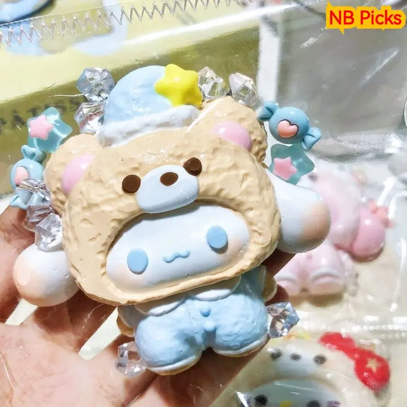 

Игрушка-антистресс Hello Kitty в виде медведя, в стиле пижамы, из силикона, супермягкая, милый рулетик с корицей, пружинящаяся, в слепой коробке