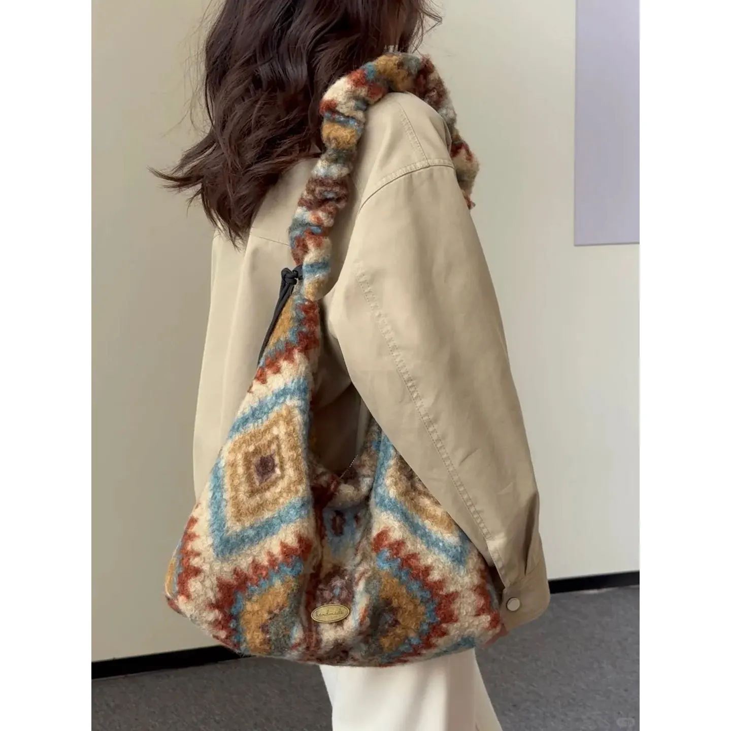 

CaiChen новая этническая шерстяная большая сумка женская сложенная сумка на плечо на одно плечо с наклонным крестом модная сумка для подмышек