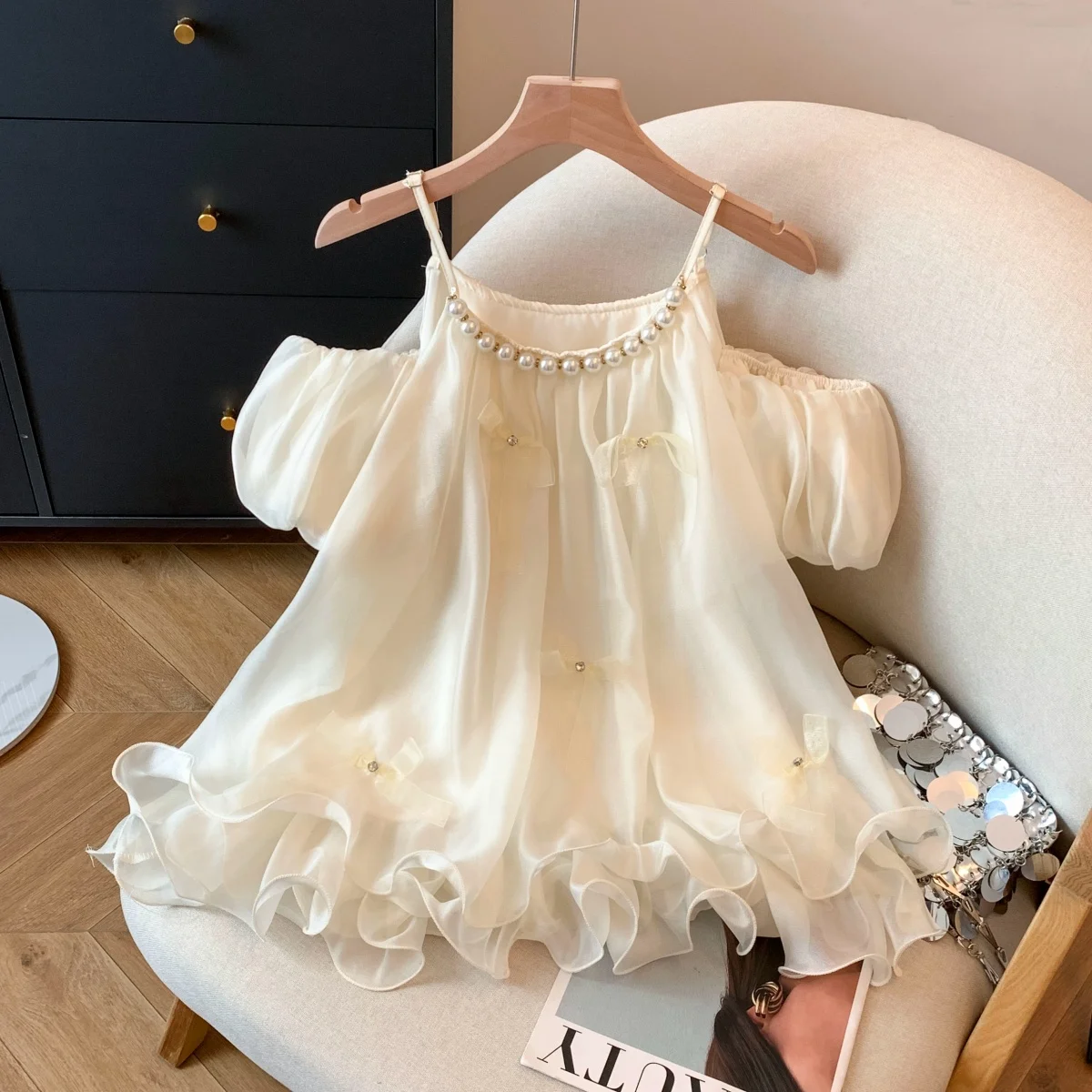 

Elegant Summer Chiffon Shoulder Bared Strap Pearl Chain Mid-Length Women's Top Sexy Gentle Wind Pure Desire City Walk Suitable