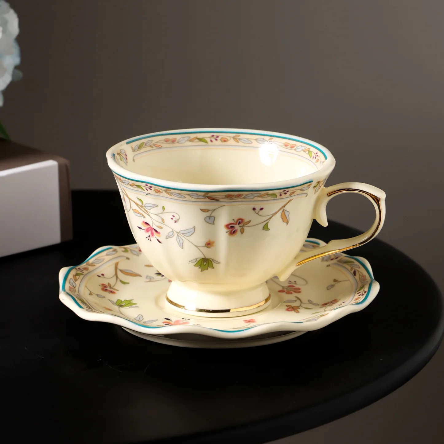 European Phnom Penh Flower Coffee Mug Saucer Retro Pastoral Vine Ceramic Cup Saucer Light Luxury Lace Afternoon Tea Cup Saucer