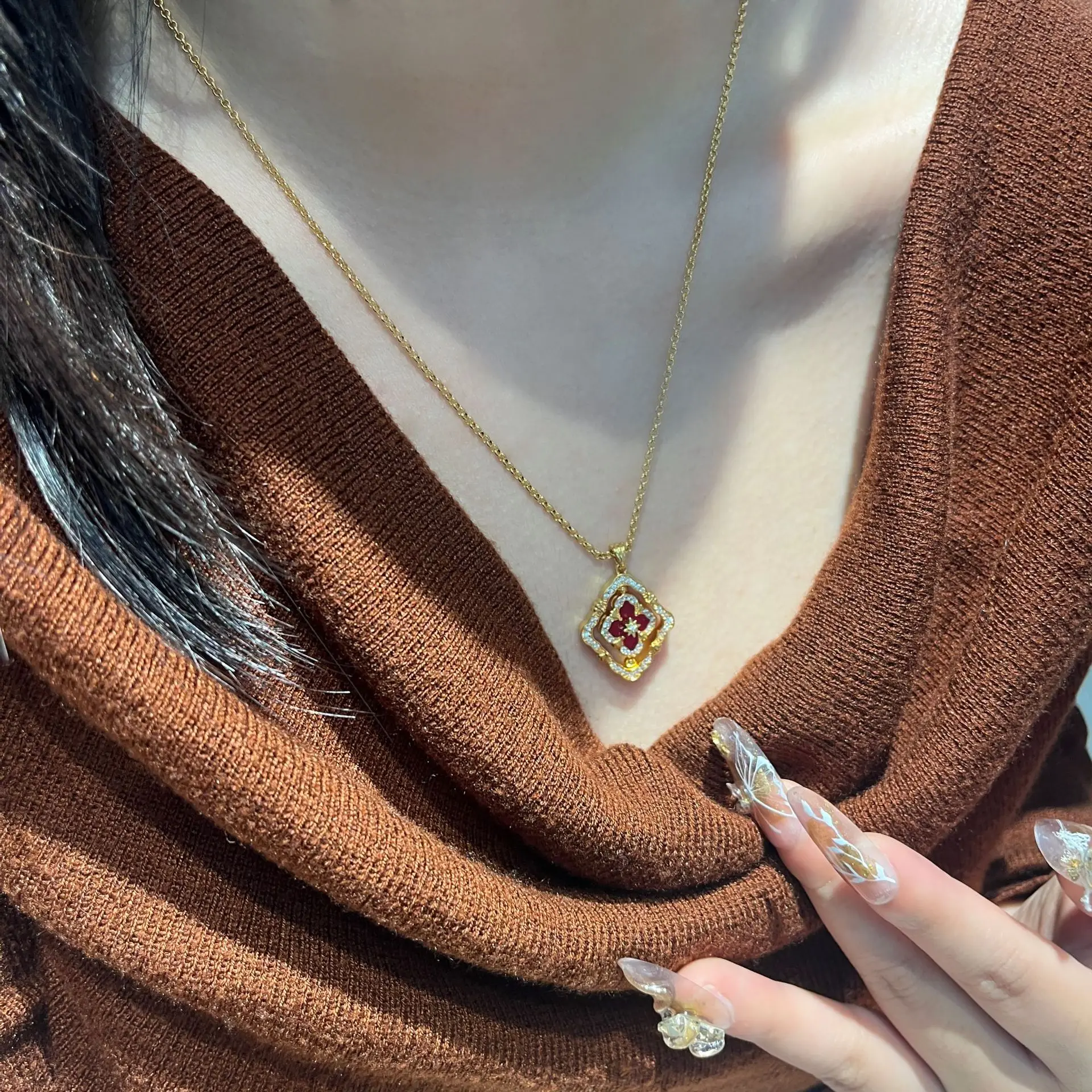 AETEEY High End Rotatable Double Sided White Shell Four Leaf Clover Necklace Luxury All Match Women Clavicle Chain