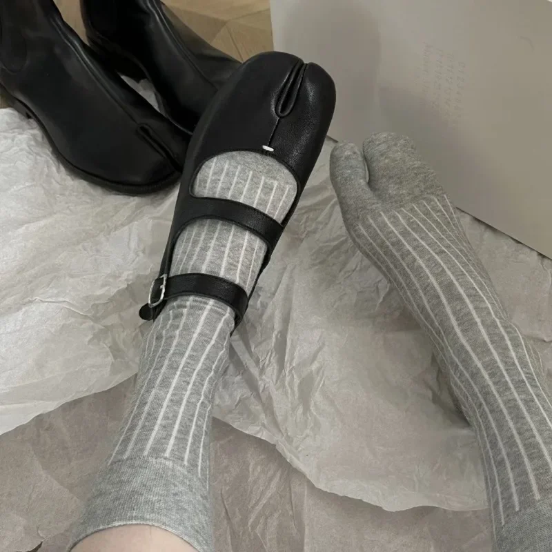 Chaussettes japonaises unisexes à deux doigts, tongs kimono noir et blanc, sandale fendue, chaussettes en soie Nia Tabi Parker, Harajuku, mode automne et hiver