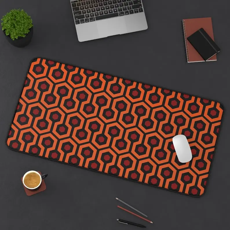لوحة ماوس الفندق Overlook، Ollook Hotel Deskmat، Jack Shining Rug Pattern Horror Movie Goth Keyboard MouseMat Mousepad لأجهزة الكمبيوتر المحمول