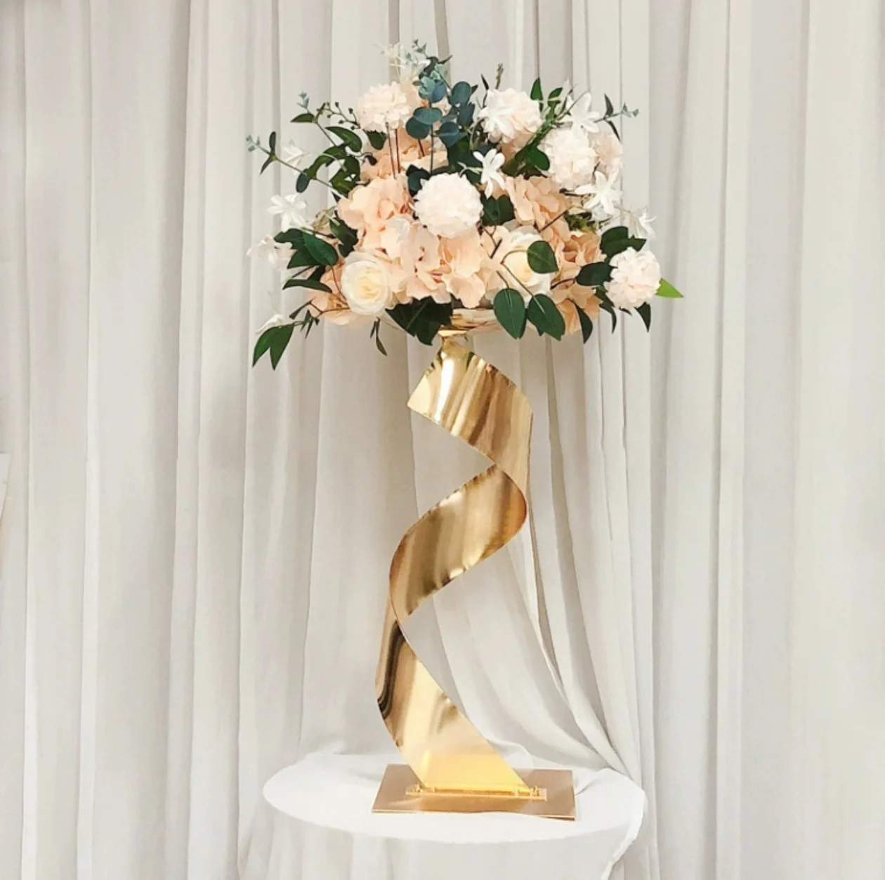 

10 PCS/ Lot Gold Flower Road Lead Metal Wedding Table Centerpieces Event Vase Party Flowers Rack Home Hotel Decoration