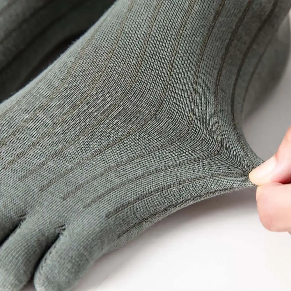 Dünne einfache Männer gestreifte schweißabsorbierende Baumwolle Fünf-Finger-Socken Männer Socken Split Toe Socken Sport Strumpfwaren