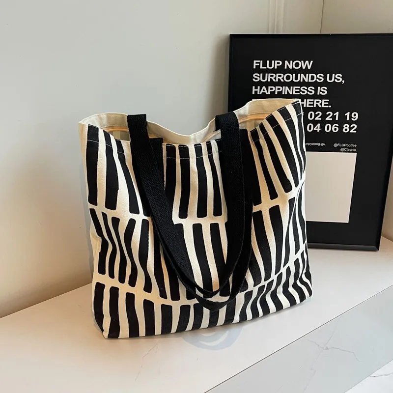 ファッションプリントストライプキャンバスバッグ、大容量裏地ハンドバッグ、キャンパス学生バックパック、若者の日常ショッピング文学用途