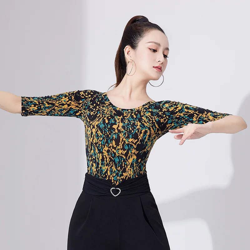 Top de práctica de baile para mujer, ropa de baile ajustada, ropa de entrenamiento de baile latino moderna de manga corta estampada