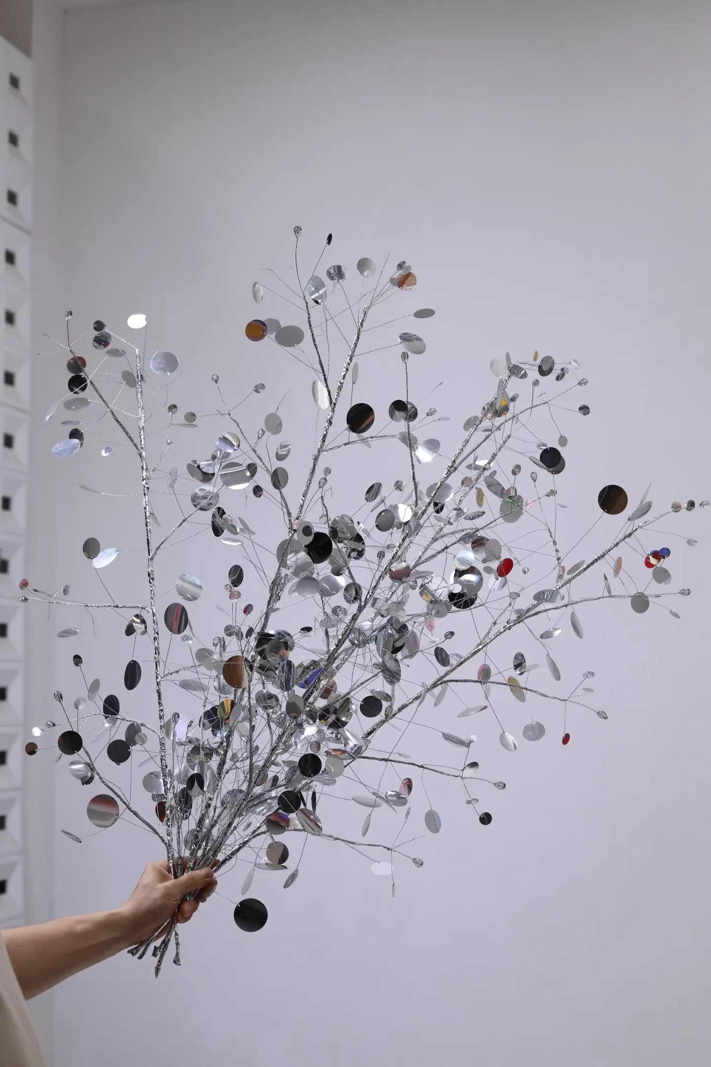 

10 pcs Silver Gold Glitter Wedding Hall Decorations round Laser Mirror Background Bead Props for Party Events Stage Backdrops