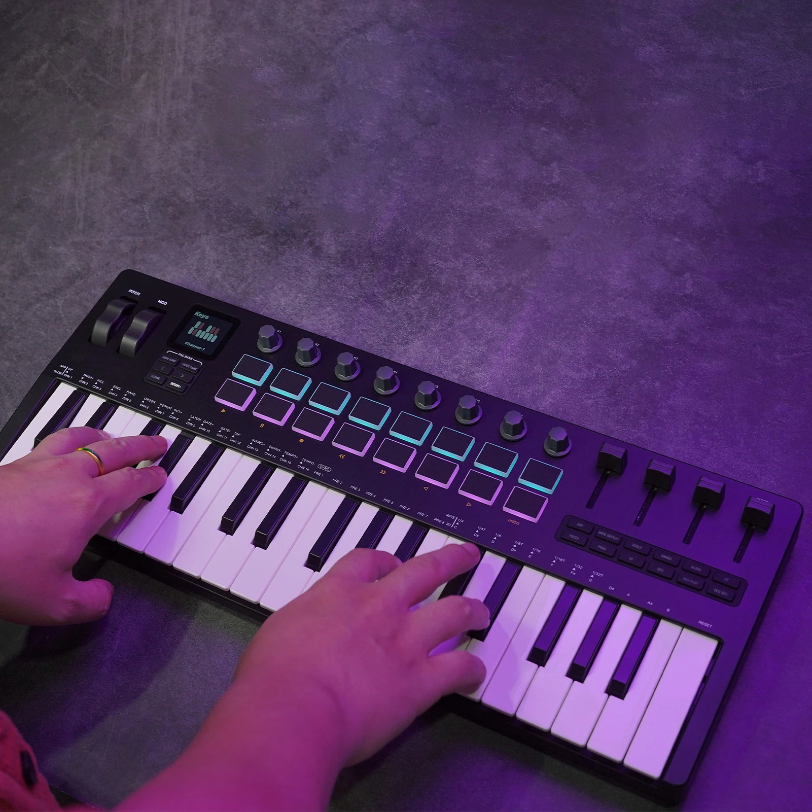M-VAVE 37 Key MIDI Keyboard Controller with 16 RGB Pads 8 Knobs 4 Faders Synthesizer Engine BT Wireless for Music Production DAW