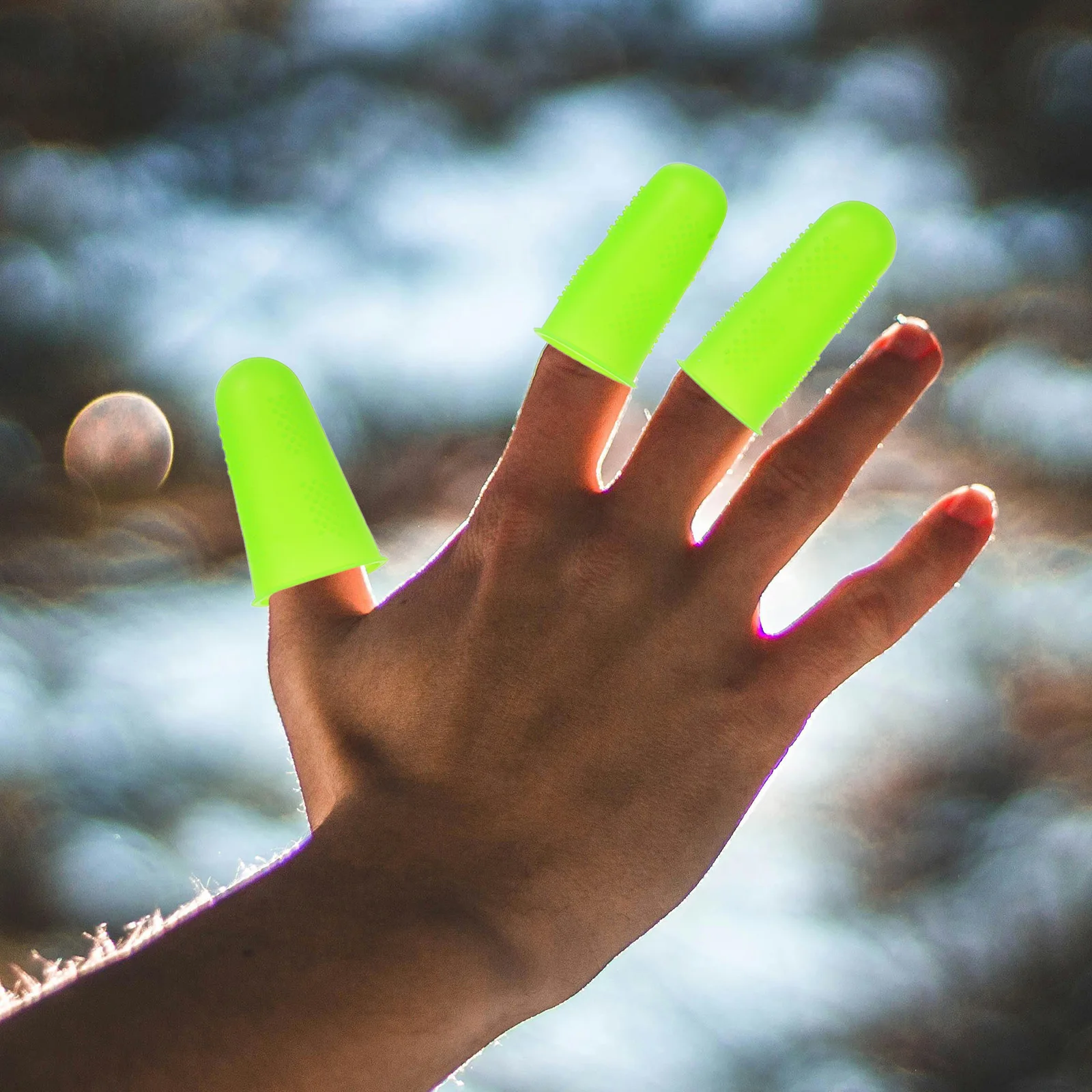 

12Pcs Soft Silicone Finger Guards Thermal Insulation Dot Pattern Surface for Secure Handling in Multiple Scenarios