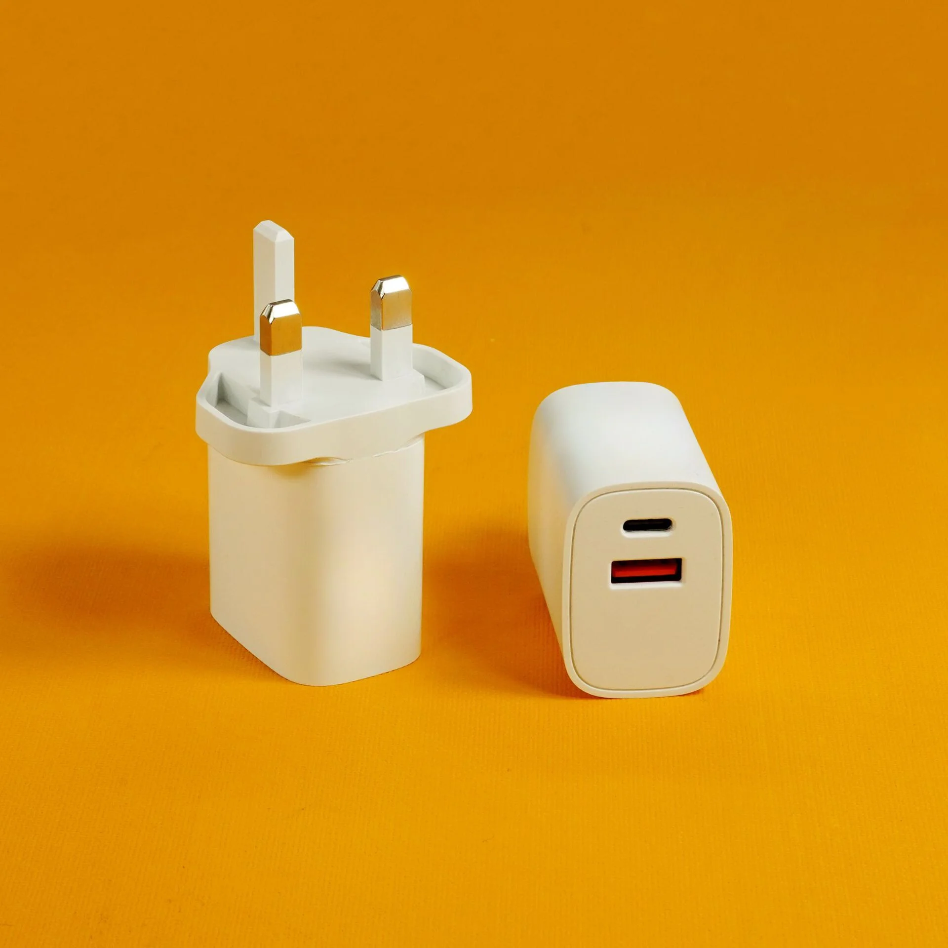 قابس شحن سريع من نوع C ، شاحن حائط ، محول المملكة المتحدة ، قابس لهاتف آيفون 14 ، 14 برو ماكس ، 13 برو ، 20 واط