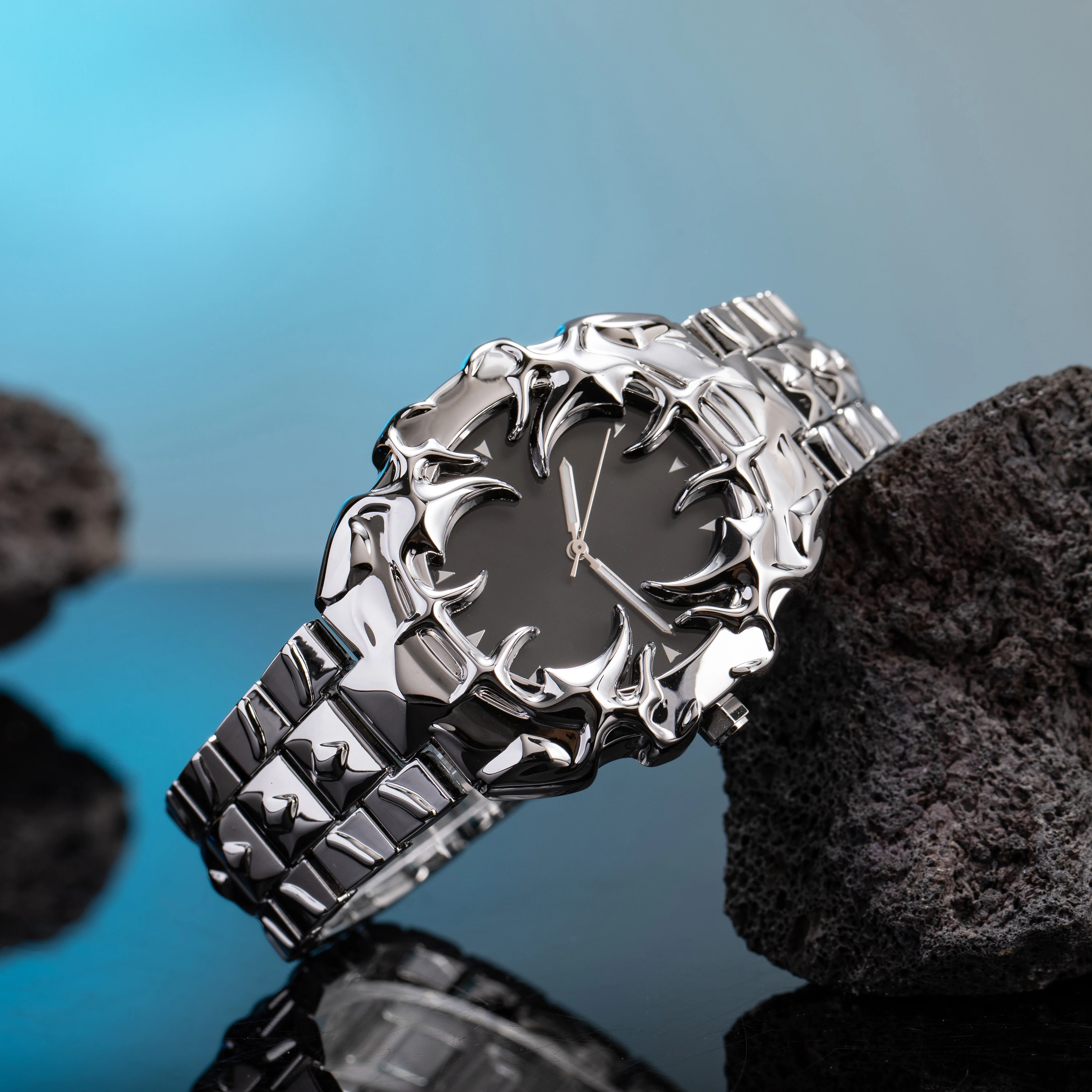 Dark Gothic Demon Claw Quartz Watch, Four Leaf Clover Dial Spiked Stainless Steel Punk Rock Y2K Accessory Gift