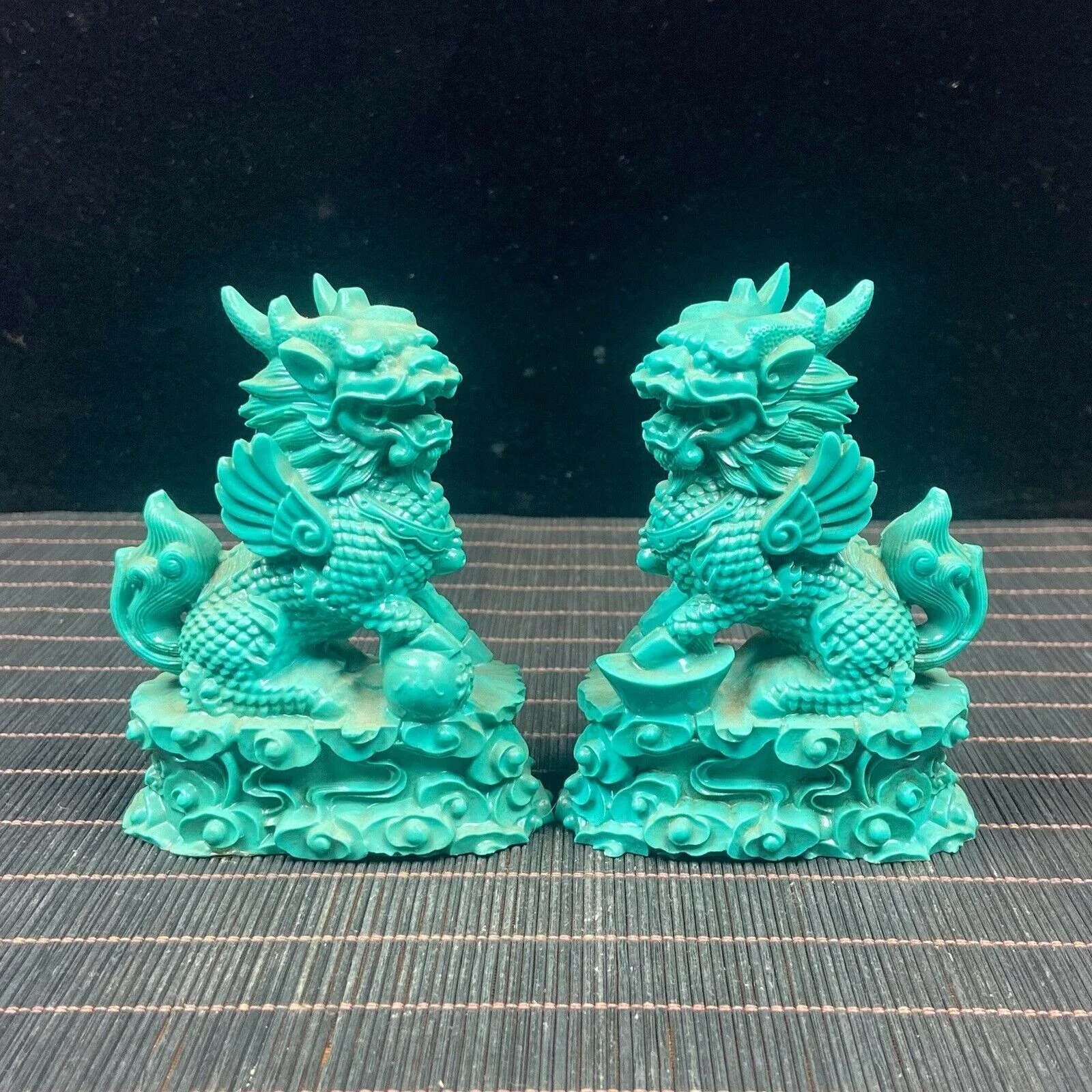 

A pair Hand-Carved Chinese Natural Turquoise Statue Lion Exquisite Green