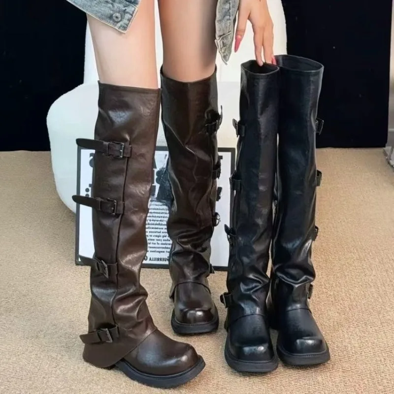 أحذية عالية فوق الركبة لخريف وشتاء أحذية كعب جديدة بأكمام دائرية وحزام وإبزيم