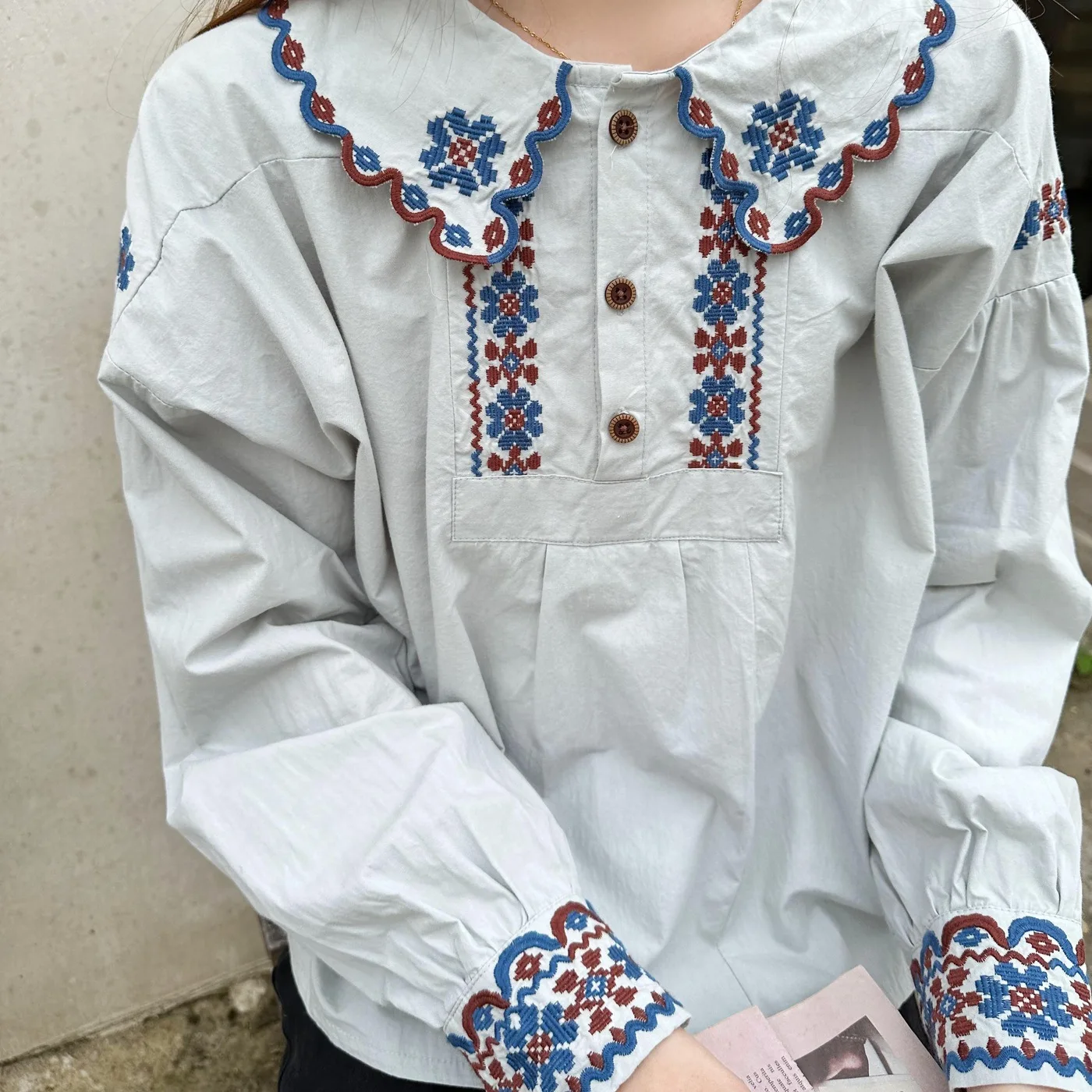 New Autumn Cotton Embroidery Shirt Women Lapel Collar Literature Tops Girl Long Sleeve Loose Blouses Versatile Spring T30048QC