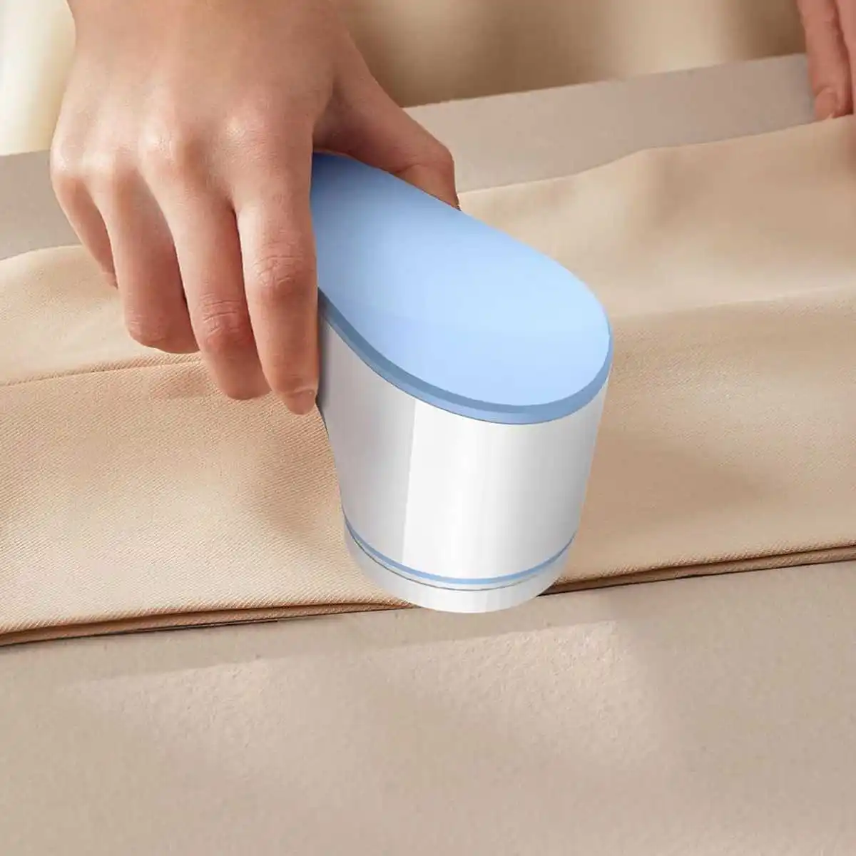 Portable Battery Operated Lint Remover Dry Battery Fabric Shaver Requires 2 AA(No Battery) Cordless Clothes Defuzzer for Travel