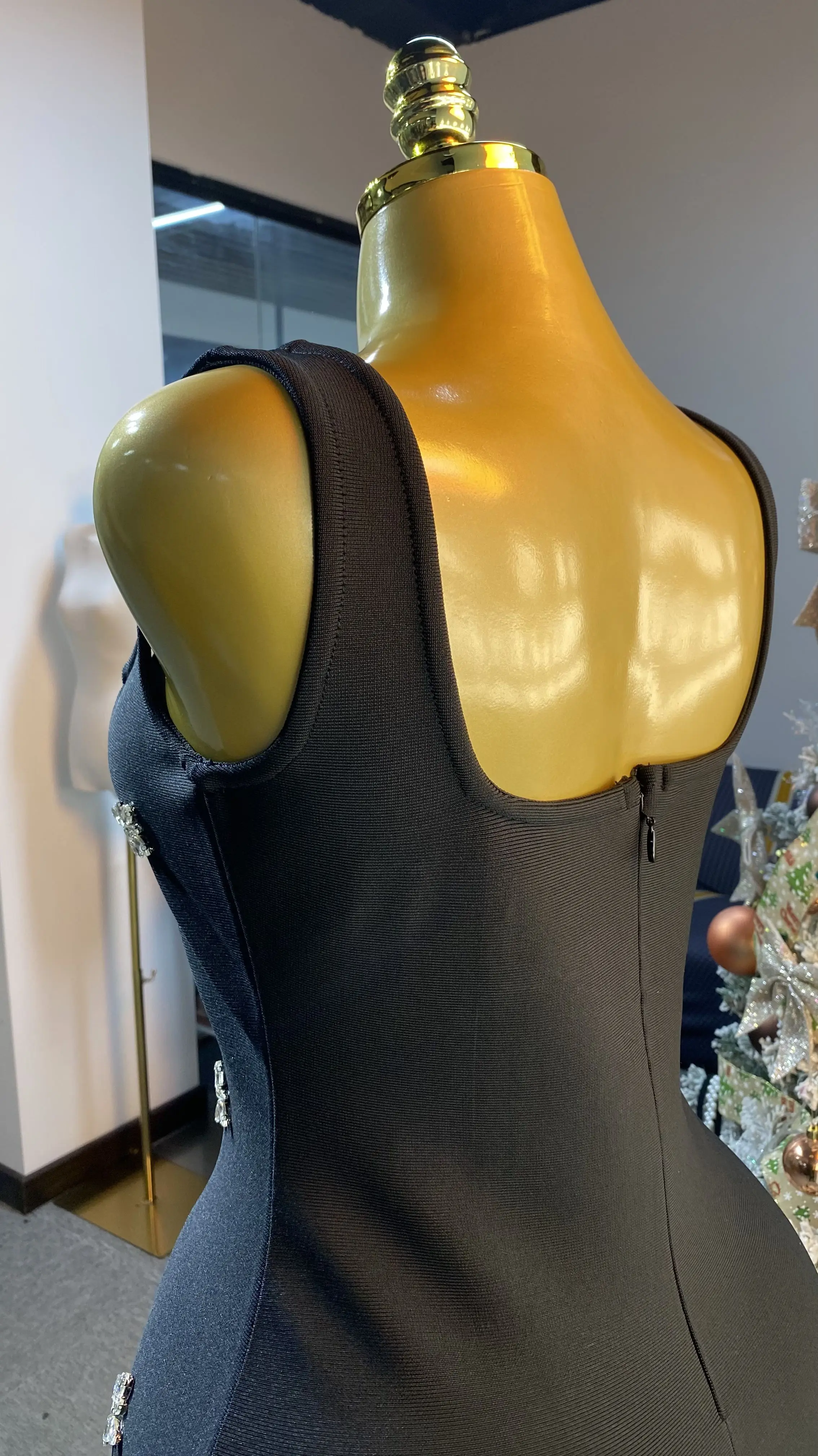 Stylish black fitted one-shoulder long-sleeved appliqué dress, elegant bandage party evening gown.-GZXX257