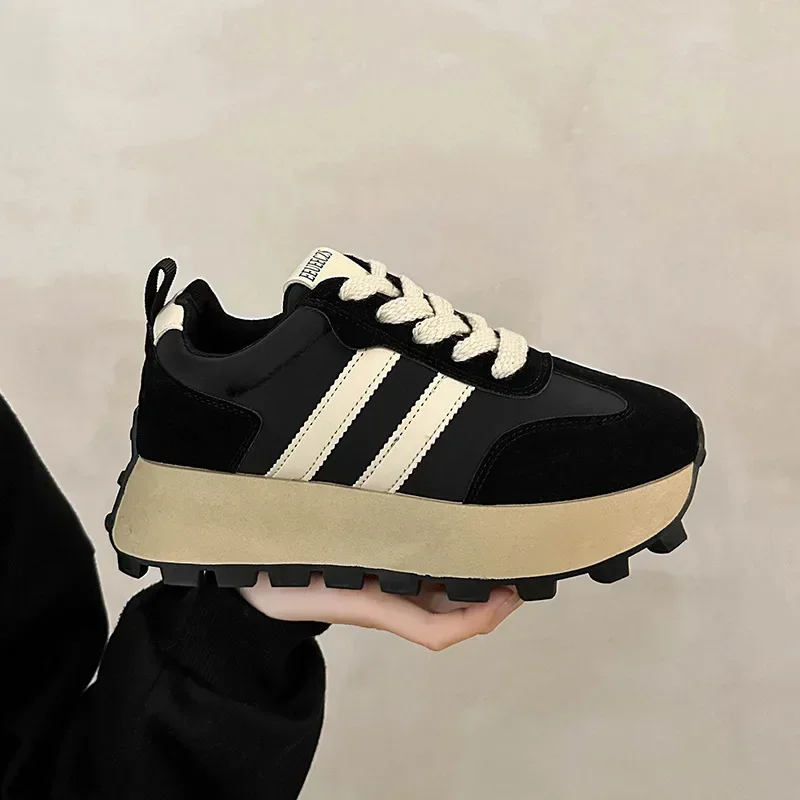 Sepatu sneaker sol tebal wanita, sepatu sneaker Platform sol tebal kasual serbaguna Vintage baru musim gugur 2024