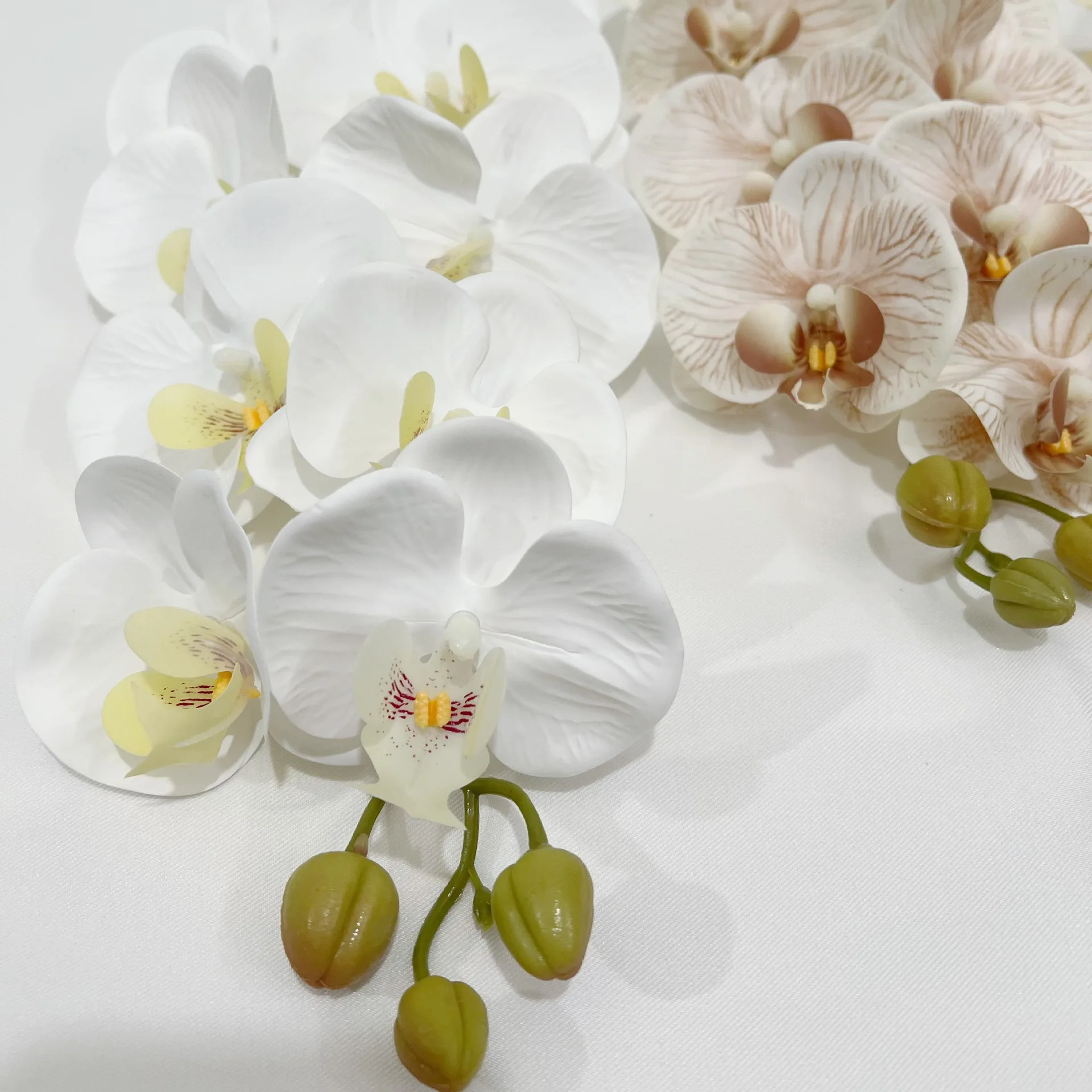 3 Stück Künstliche Latex-Orchideen mit 9 Blüten, Echt Aussehende Blumen für Hochzeiten, Heimdekoration, Party-Tischdekoration, Künstliche Phalaenopsis-Blumen – Detail 2