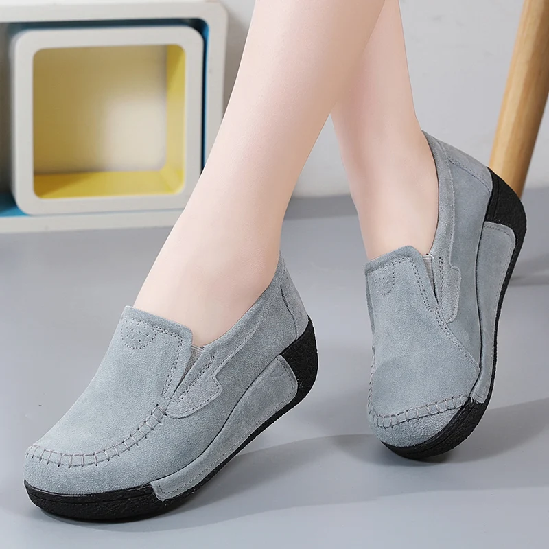 Women's New Thick Soled Korean Version Height Increasing Rocking Shoes, Fashionable Walking Shoes, Outdoor Flat Black Work Shoes