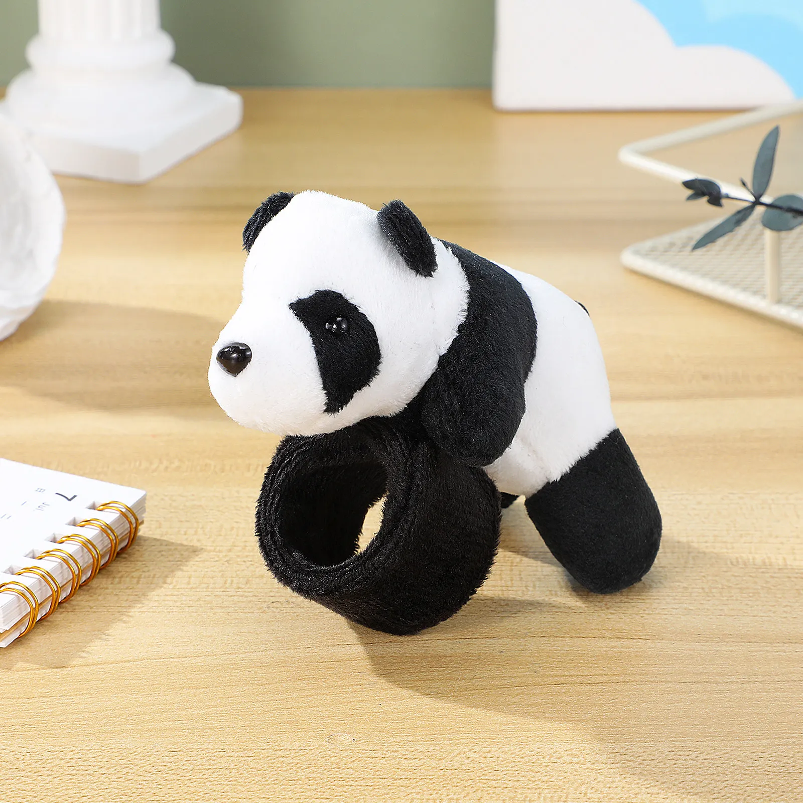 

Браслеты-хлопушки с пандами в стиле джунглей, милые браслеты с животными, подарки для детских вечеринок, браслеты с узором в виде мягких игрушек, безопасные и удобные