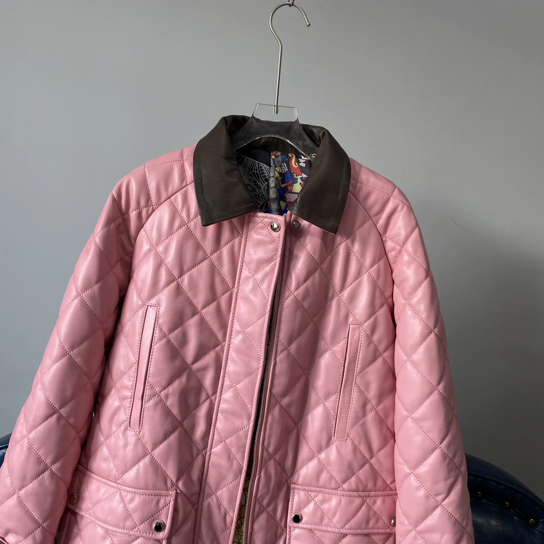 Manteau long en cuir ample pour femme, nouveau modèle d'hiver 2024, motif diamant, en cuir de vachette, style britannique, pour les trajets quotidiens, coupe-vent