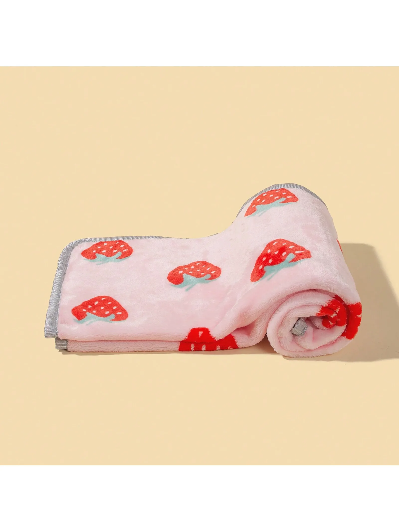 

Cats And Dogs Blanket Plush Pink Strawberry Warm Fleece Pet Blanket For Autumn And Winter Sleeping Of Medium And Small Sized