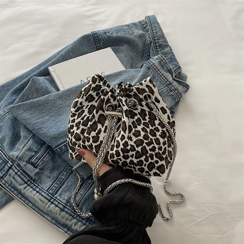 1 Piece of Leopard Print Chain Bucket Bag, Fashionable Shoulder Bag for Women, Crossbody Bag That Can Hold Mobile Phone