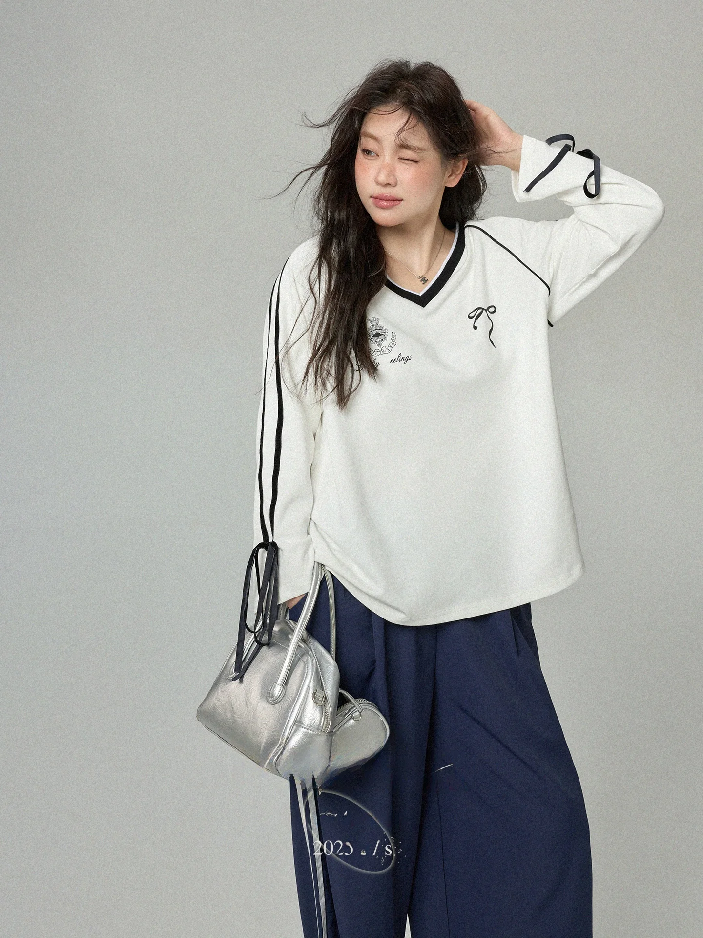 

Женская футболка больших размеров с длинным рукавом, цветными вставками, V-образным вырезом, свободного кроя, повседневная, стройнящая, базовая, для осенней моды и офиса