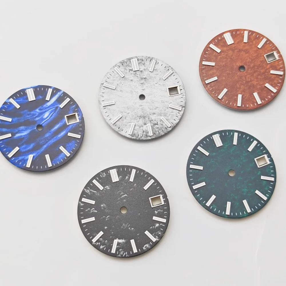 Quadrante NH35 da 28,5 mm, quadrante verde luminoso per movimento NH35 NH36 Quadrante dell'orologio con calendario singolo per accessori per orologi SKX007