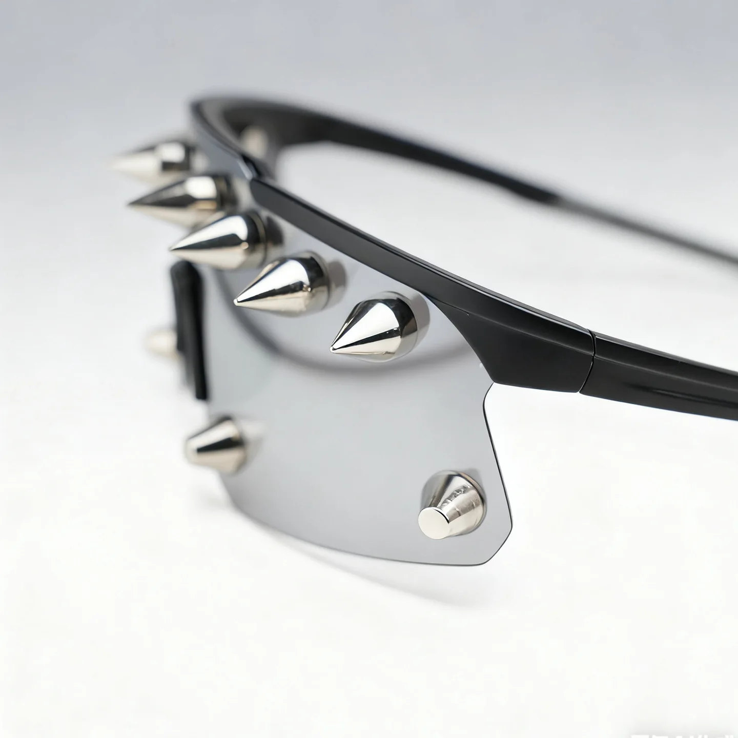 2026 Punk Rivet Y2K Sunglasses Personalized Joint Piece Cyber Mechanical Wind COS Anime Sunglasses