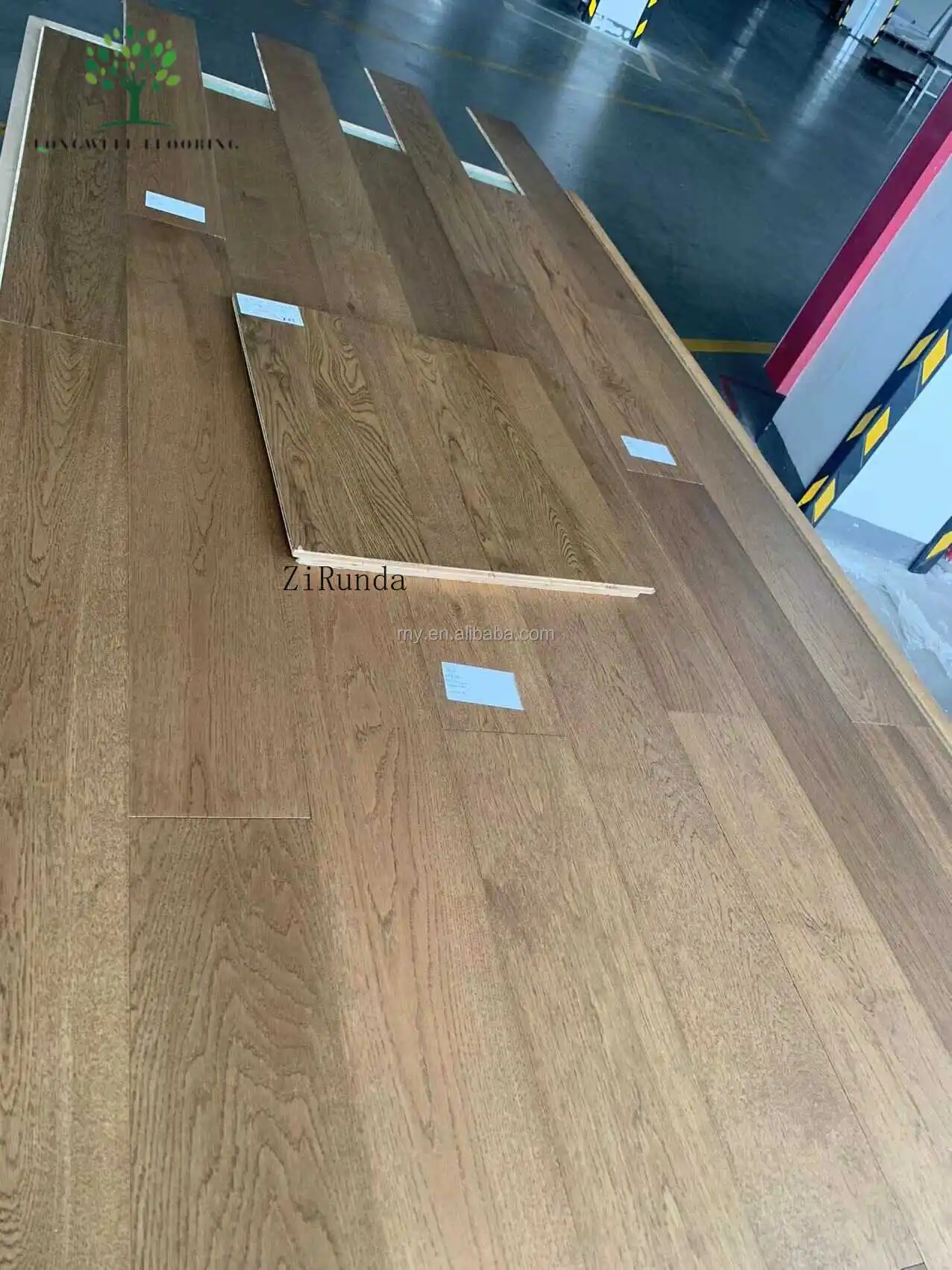 맞춤형 대형 폭 7 & 9인치 화이트 오크 원목 바닥재 브러쉬드 UV 래커 마감 거실용 원목 바닥재