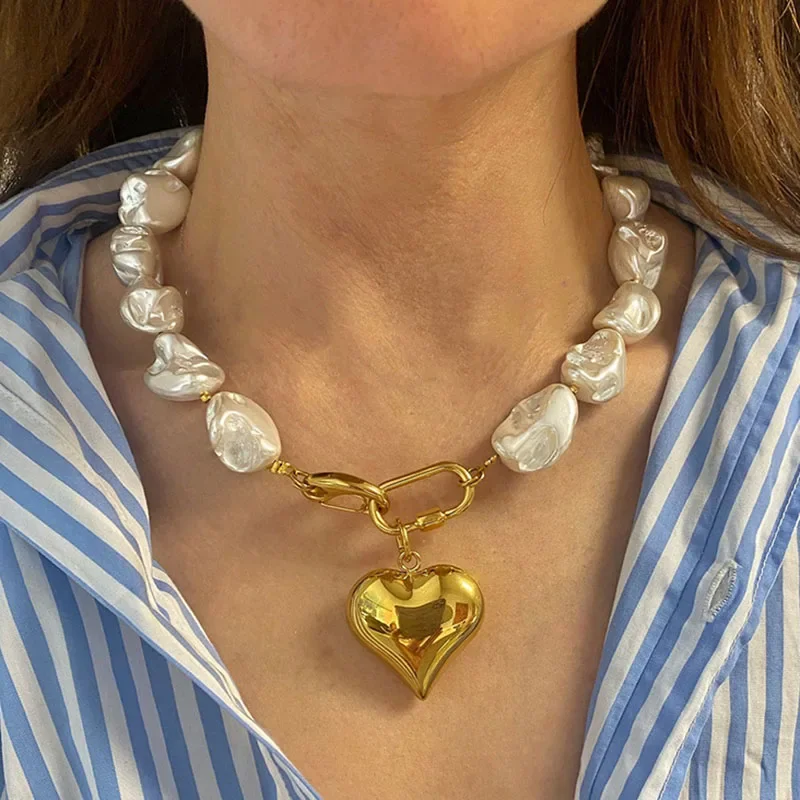 Elegant Heart Pendant Necklace for Women Fashion Irregular White Imitation Pearl Chain Choker Trendy Jewelry Accessory