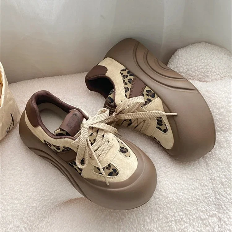 

2024 Autumn New Round Big Head Thick Sole Increase Women's Shoes Leopard Pine Cake Sole Fashion Casual Shoes