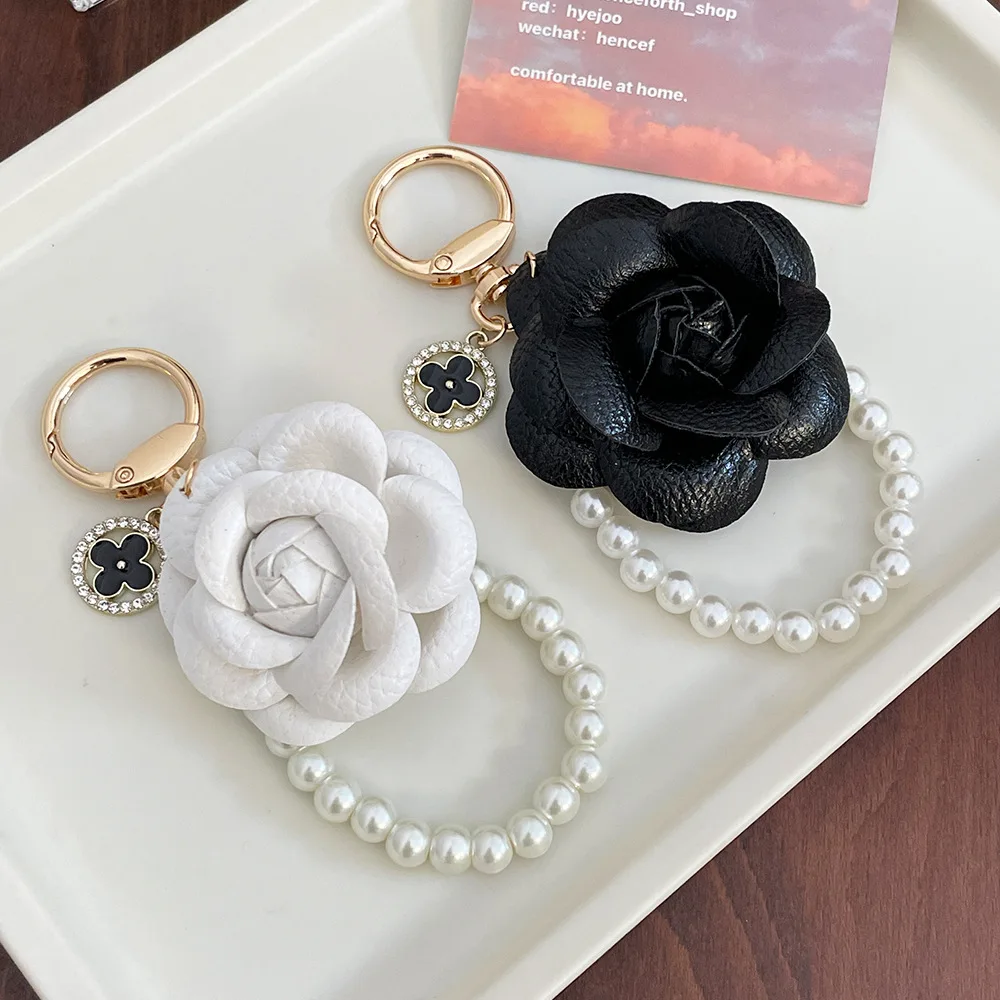 Zarif PU Deri Gül Kamelya Çiçekleri Anahtarlık İmitasyon İnciler Anahtarlıklar Kadınlar için çanta uğuru Kolye Biblo Araba Anahtarlıklar