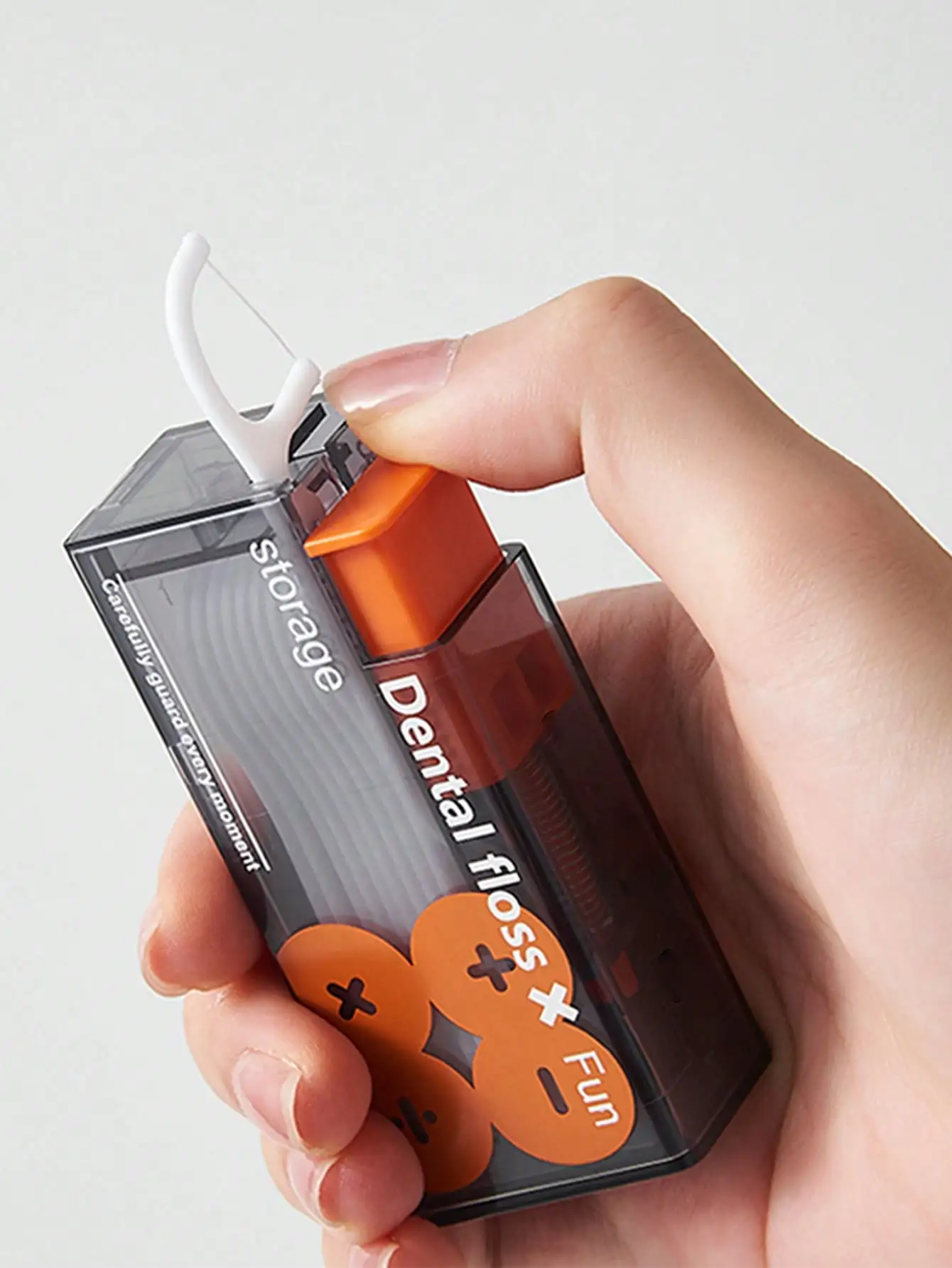 

1 набор (1 футляр для зубной нити + 10 зубочисток с нитью), автоматический футляр для хранения зубной нити, портативный держатель для зубочисток, креативный дизайн