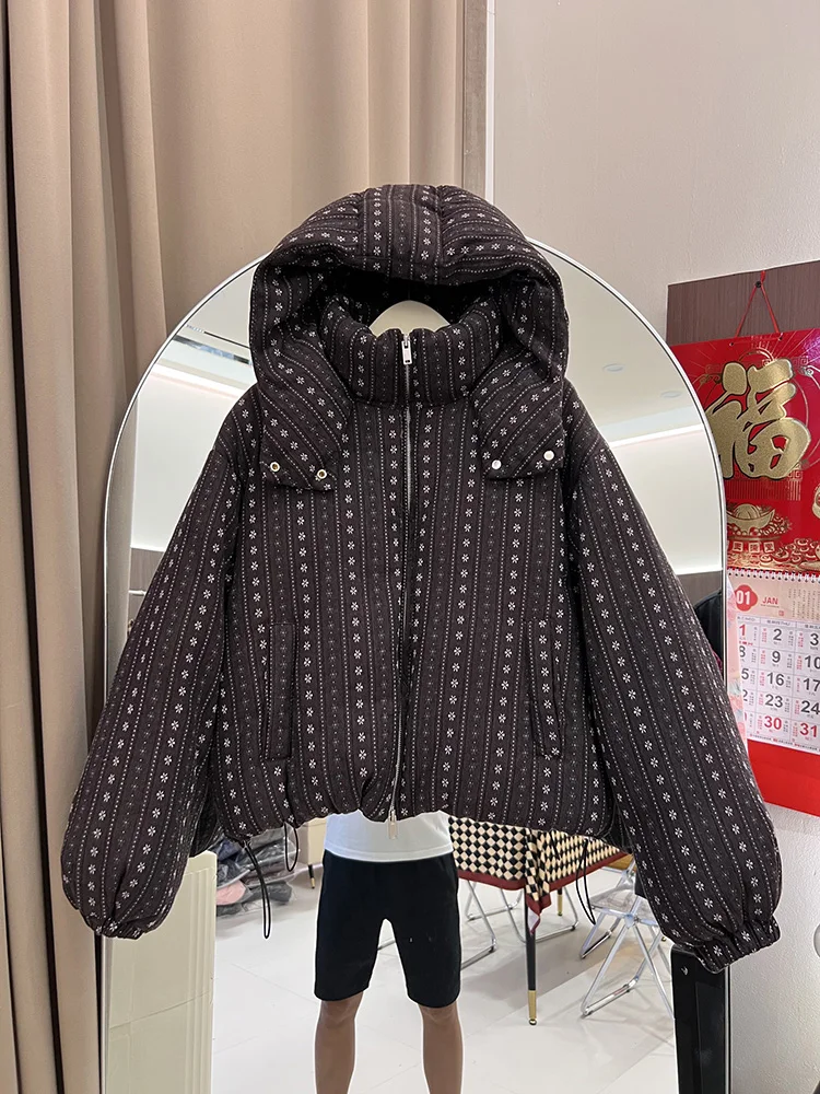 2025 겨울 신상 작은 꽃무늬 프린트 다운 재킷 여성용 숏 스타일 후드 패션 루즈 화이트 덕 다운 코트 트렌디