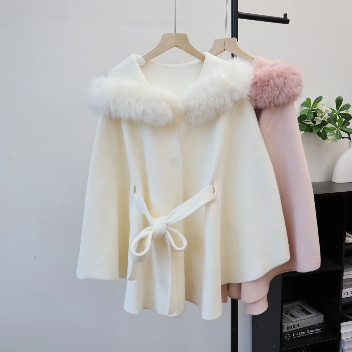 

Женские накидки с капюшоном, шерстяные накидки, пальто, однотонный меховой воротник, шнуровка на талии, с длинными рукавами, свободные элегантные повседневные пальто 202, осень-зима