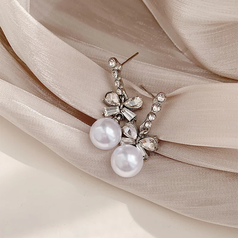 Rhinestone Butterfly Bow No Hole Ear Clips Trendy Zircon Bowknot Pearl Clip Earring Without Piercing for Women Party Wedding